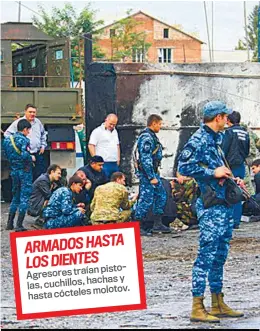  ??  ?? Abaten a los 4 atacantes; hay un feligrés muerto y otro lesionado; también precen 2 agentes de policía.