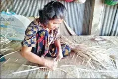  ?? SUPPLIED ?? Weaving Slek Chak requires patience and skill.