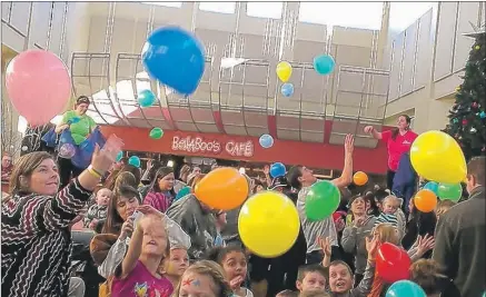  ?? | PHOTOS BY SUE ELLEN ROSS ?? The balloon drop proves popular Wednesday at the New Year’s celebratio­n at Bellaboo’s Play and Discovery Center in Lake Station.