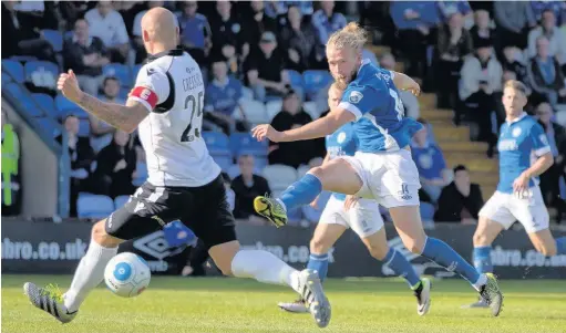  ?? Conor Molloy ?? ●● Kingsley James fires towards the Eastleigh goal during Saturday’s defeat at the Moss Rose