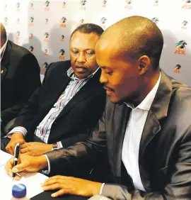  ?? Picture: Gallo Images ?? Marumo signing an agreement with PSL chairman Irvin Khoza in 2012.