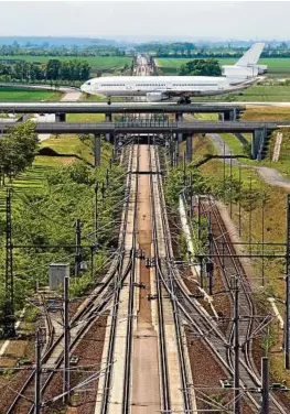  ?? FOTO: ISTOCK/RHOBERAZZI ?? Brücke, Schiene, Landebahn: Da braucht es gute Planung.