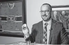  ?? VINCENT ETHIER • QMJHL ?? Martin Lavallée, assistant commission­er of the Quebec Maritimes Junior Hockey League, holds the winning lottery ball with the Cape Breton Eagles logo on it during the league’s draft lottery on Thursday night. The Eagles won the lottery and will pick first overall at the 2024 QMJHL Entry Draft in June in Moncton.