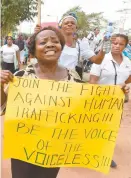  ??  ?? Marcha contra la trata de personas, en Lagos, en marzo de 2017.