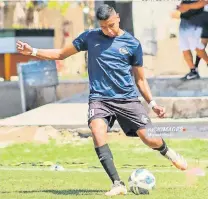  ?? CORTESÍA: MIGUEL MEZA ?? Jugador de Jiménez
CONÓZCALO
Nombre: José Eduardo Cano Domínguez
Fecha de nacimiento: 12 de abril de 2003
Lugar de nacimiento: El Paso, Texas
Edad: 19 años
Peso: 76 kg
Estatura: 1.83 m
Deporte: Futbol soccer Posición: Defensa central y lateral izquierdo