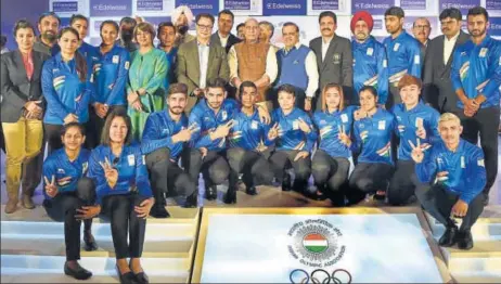  ?? PTI ?? ▪ The Indian contingent bound for the Gold Coast Commonweal­th Games during the sendoff ceremony in New Delhi on Thursday.