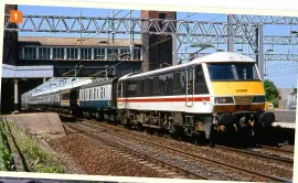  ?? ?? 1: Wearing the original BR Intercity ‘Swallow’ livery applied to many Class 90s from new, 90006 heads a Holyhead-euston service at Nuneaton, in
July 1989. COLOUR RAIL 1