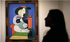  ?? ?? On display at Sotheby's New York, the Femme à la Montre (1932) by Pablo Picasso. Photograph: Anadolu Agency/Anadolu/Getty Images