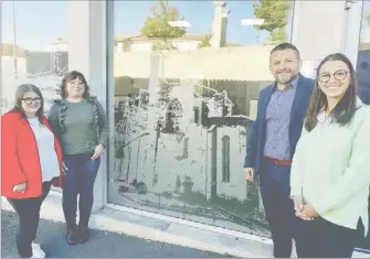  ?? - Crédits : Gj ?? Laurie, Hélène, Cédric Delpech et Capucine et une vitrine avec la cathédrale