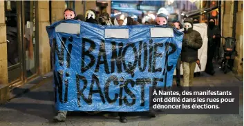  ??  ?? À Nantes, des manifestan­ts ont défilé dans les rues pour dénoncer les élections.