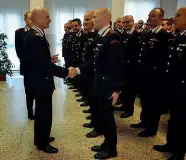  ??  ?? Visita il della comandante Legione carabinier­i Veneto, generale di brigata Giuseppe La Gala ieri in via Muggia