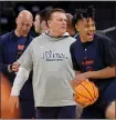  ?? STAFF PHOTO — STUART CAHILL/ BOSTON
HERALD ?? Illinois guard Terrence Shannon Jr., right, and head coach Brad Underwood during practice Wednesday. Illinois will meet Uconn in the regional final Saturday at the TD Garden in Boston.