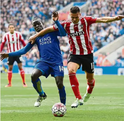  ??  ?? Tireless Fox: leicester’s N’Golo Kante (left) vying for the ball with Southampto­n’s dusan Tadic in the English premier league match on April 3. — AFp