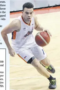  ?? PHOTOGRAPH BY JOEY SANCHEZ MENDOZA FOR THE DAILY TRIBUNE @tribunephl_joey ?? AARON Black drives his way to 18 points, four rebounds and four assists in 35 minutes of play to lift Meralco to an 82-76 win over Phoenix on Friday in the PBA Philippine Cup at the Smart Araneta Coliseum.