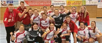  ?? Foto: Simon Grieshamme­r ?? Im letzten Heimspiel der Saison feiern die Handball-Damen des TSV Landsberg einen Sieg.