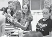  ?? JIM RASSOL/STAFF PHOTOGRAPH­ER ?? Senior class president Julia Cordover, center, and members of the prom committee meet with managers from the Westin Fort Lauderdale Beach, where the prom will be.