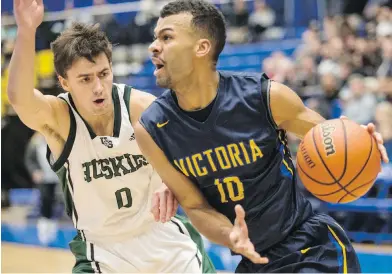  ?? DARREN STONE, TIMES COLONIST ?? The Vikes’ Jordan Charles gets around University of Saskatchew­an Huskies’ Alex Unruh in CIS men’s basketball action at the CARSA gym on Saturday. UVic won 83-76.