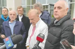  ?? BARBARA SIMPSON / POSTMEDIA NEWS ?? Robert Mailman, left, and Walter Gillespie, centre, are pictured outside of the courthouse in Saint John, N.B., with Ron Dalton, co-president of Innocence Canada.