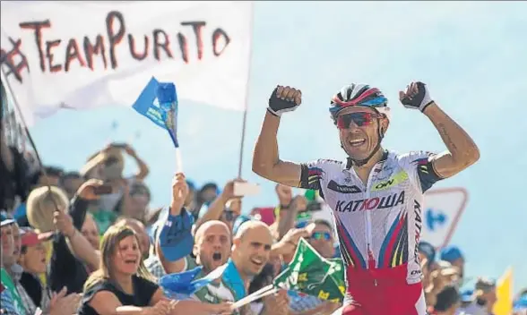  ?? ALVARO BARRIENTOS / AP ?? Joaquim Rodríguez celebra su triunfo ante la alegría de sus seguidores del team Purito
