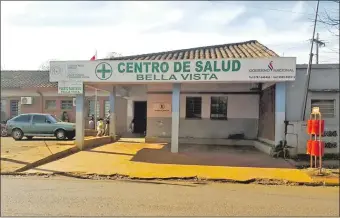  ??  ?? El centro de salud de ciudad de Bella Vista, en el departamen­to de Itapúa, donde fue constatada la violación de cinco niñas.