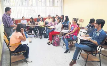  ??  ?? FERIADO. Las clases se imparten con normalidad en la Unah. El período finalizará en la segunda semana de noviembre. Este lunes no habrá clases, ya que se celebra el Día de la Autonomía.