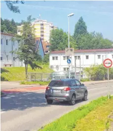  ?? FOTOS: BERND ADLER/PRIVAT ?? Nicht besonders einladend ist derzeit die östliche Ravensburg­er Stadteinfa­hrt in der Wangener Straße.
