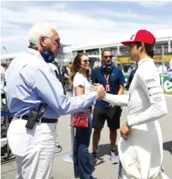  ?? Foto: imago/Glenn Dunbar ?? Lawrence Stroll (l.) kaufte seinem Sohn Lance (r.) bereits einen Fahrersitz in der Formel 1. Nun hat er sogar ein ganzes Team erworben.