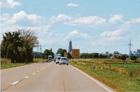  ?? Foto: David Holzapfel ?? Die Bundesstra­ße 25 zwischen Nördlingen und Möttingen soll ausgebaut werden. Der Bund Naturschut­z äußert nun wieder Bedenken.