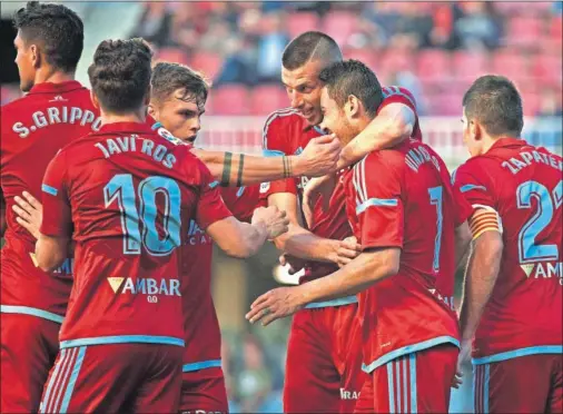  ??  ?? ALEGRÍA. Los jugadores del Real Zaragoza celebran el primer gol de Vinícius esta temporada.