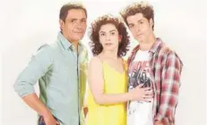  ??  ?? ► Pablo Macaya, Tamara Acosta, Francisco Pérez Bannen, protagonis­tas de la teleserie de 2016.