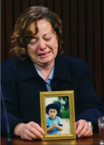  ?? CANADIAN PRESS FILE PHOTO ?? Julie Craven displays a picture of her son Jared Osidacz in April 2006. The eight-year-old was stabbed to death by his father, Andrew Osidacz, who was later shot by police.