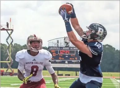  ?? / Steven Eckhoff ?? Berry’s Mason Kinsey (right) hauls in a touchdown pass in front of Austin’s Darius Hypolite during the first quarter of Saturday’s game at Berry College. The Vikings rolled to a 61-0 win over the ’Roos.