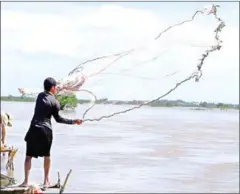  ?? HENG CHIVOAN ?? The Ministry of Agricultur­e, Forestry and Fisheries has announced that the fishing season officially began on Tuesday.