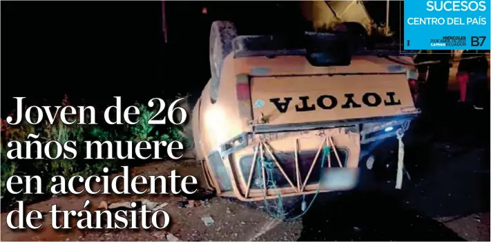  ??  ?? CARRO. El vehículo perdió el carril de circulació­n.