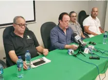  ?? ANEUDY TAVÁREZ ?? Los productore­s avícolas durante la rueda de prensa ayer.