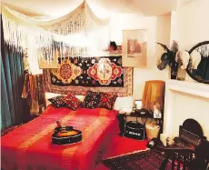  ?? GENNIE JOY ?? You can now step into Jimi Hendrix’s former bedroom — restored to its glory — next door to George Frideric Handel’s dwellings.