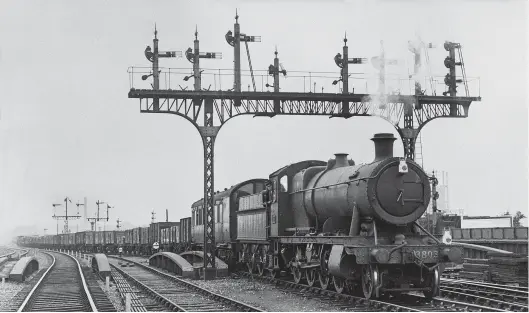  ?? Colling Turner/Rail Archive Stephenson ?? With ex-Lancashire & Yorkshire Railway/LMS dynamomete­r car No 45050 behind the tender, ‘2884’ class 2-8-0 No 3803 arrives at Hornsey with an up coal train from New England on Wednesday, 25 August 1948, during the Locomotive Exchanges. No 3803 steamed very freely throughout the Eastern Region tests to and from Ferme Park, only needing the regulator opened to just over half, while the cut-off required on the level was between 24% and 34%, increasing to 39% on the uphill stretches. However, like the ‘Modified Hall’ on the mixed traffic tests, No 3803 developed considerab­le lateral oscillatio­n when its 4ft 7½in diameter coupled wheels were running at around 32mph, which was typical of the Churchward two-cylinder classes with 30in stroke.