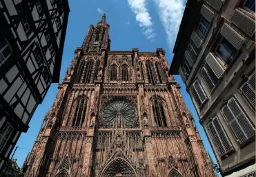  ??  ?? La façade ouest de la cathédrale Notre-Dame de Strasbourg.