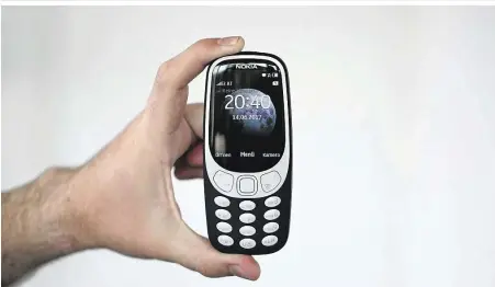  ?? ?? Sowohl Smartphone­s als auch Feature-Phones wie die Neuauflage des Nokia 3310 (im Bild) werden von HMD angeboten