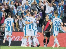  ?? FOTO: EFE ?? Los jugadores del ‘Lega', celebrando un gol que valió tres puntos de oro