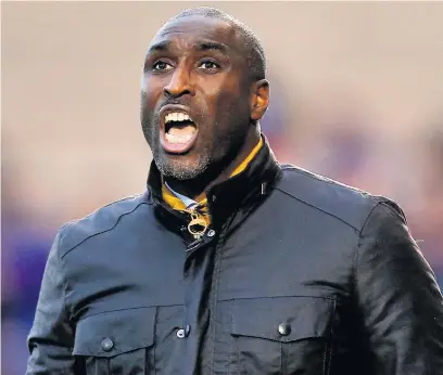  ?? Jordan Mansfield ?? Macclesfie­ld Town manager Sol Campbell