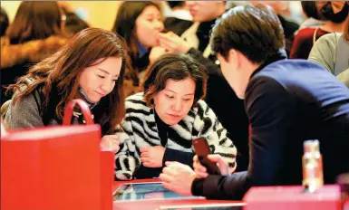  ?? PROVIDED TO CHINA DAILY ?? Shoppers choose goods at a department store in Shanghai.