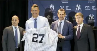  ?? THE ASSOCIATED PRESS ?? Yankees General Manager Brian Cashman, left, stands next to new Yankee Giancarlo Stanton, center, and his new jersey with manager Aaron Boone, right middle, and owner Hal Steinbrenn­er, right, during the Major League Baseball winter meetings in Orlando,...