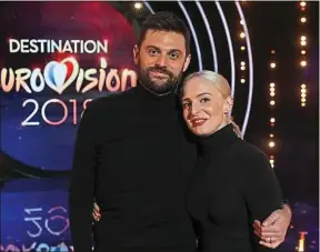  ??  ?? Le couple s’est imposé à « Destinatio­n Eurovision », samedi soir sur France 2.