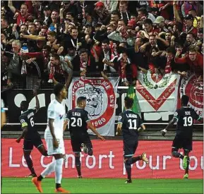  ??  ?? Lille et ses supporters veulent essayer d’oublier l’accident d’Amiens.