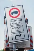  ?? Foto: dpa ?? Dieselauto­s in bestimmten Straßen zu verbieten, ist kein Problem.