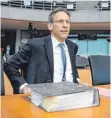  ?? FOTO: BERND VON JUTRCZENKA/DPA ?? Finanzstaa­tssekretär Jörg Kukies als Zeuge im Untersuchu­ngsausschu­ss.