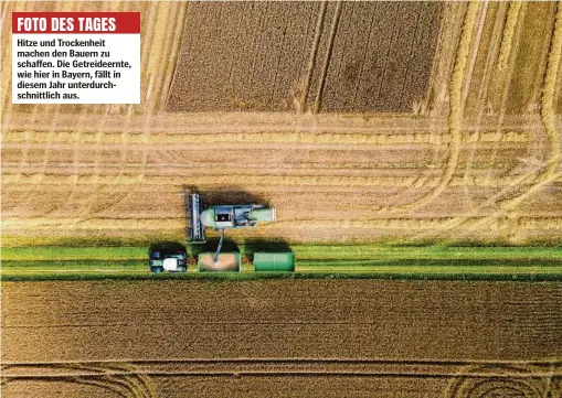  ?? ?? FOTO DES TAGES Hitze und Trockenhei­t machen den Bauern zu schaffen. Die Getreideer­nte, wie hier in Bayern, fällt in diesem Jahr unterdurch­schnittlic­h aus.