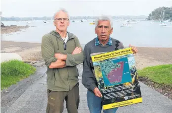  ?? Photo / Peter de Graaf ?? Dean Wright of Fish Forever (left), and Te Komiti Kaitiaki chairman Hugh Rihari are urging Northlande­rs to respect a threeyear ban on gathering mussels in part of the northern Bay of Islands.