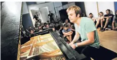  ?? FOTO: ANDREAS ENDERMANN ?? Der Berliner Pianist Nils Frahm während eines Auftritts beim Haldern-Pop-Festival.